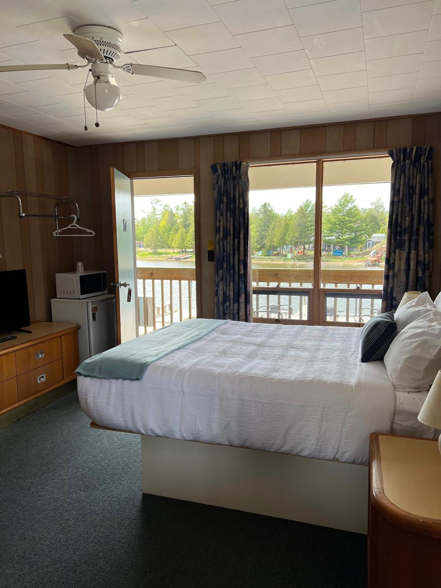 Kit Wat Motel & Marina Сабъл Бийч Екстериор снимка