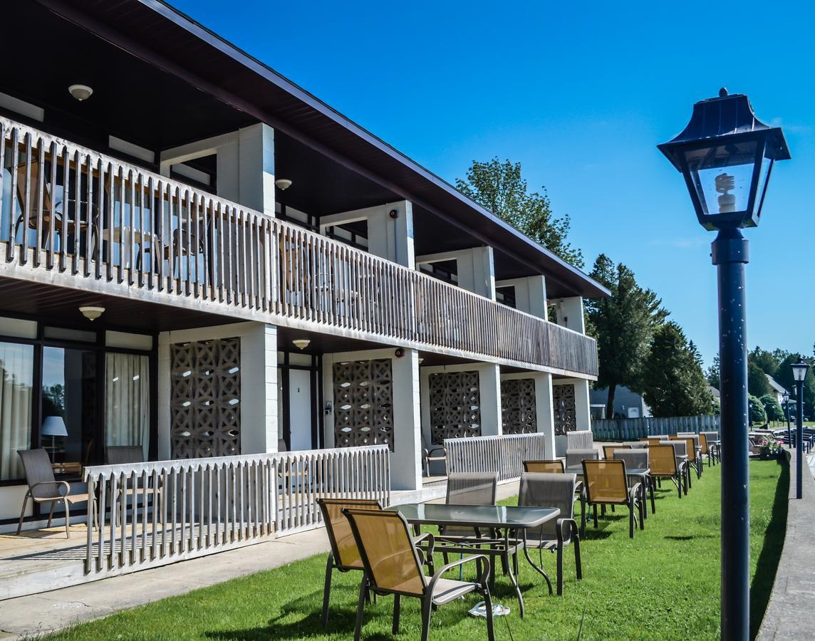 Kit Wat Motel & Marina Сабъл Бийч Екстериор снимка