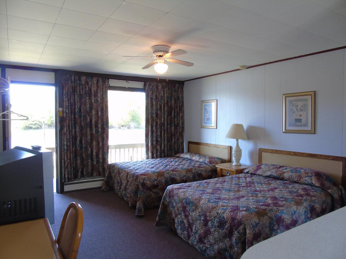 Kit Wat Motel & Marina Сабъл Бийч Екстериор снимка